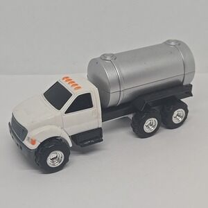 Ertl 1/64 Ford Tanker Truck Loose White & Silver Diecast &‎ Plastic